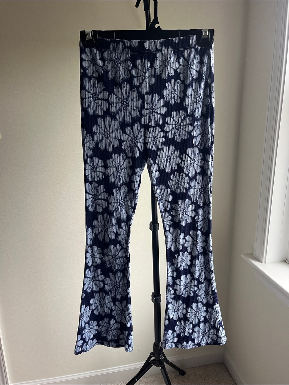 btween Navy and White Floral Ribbed Flare Leggings